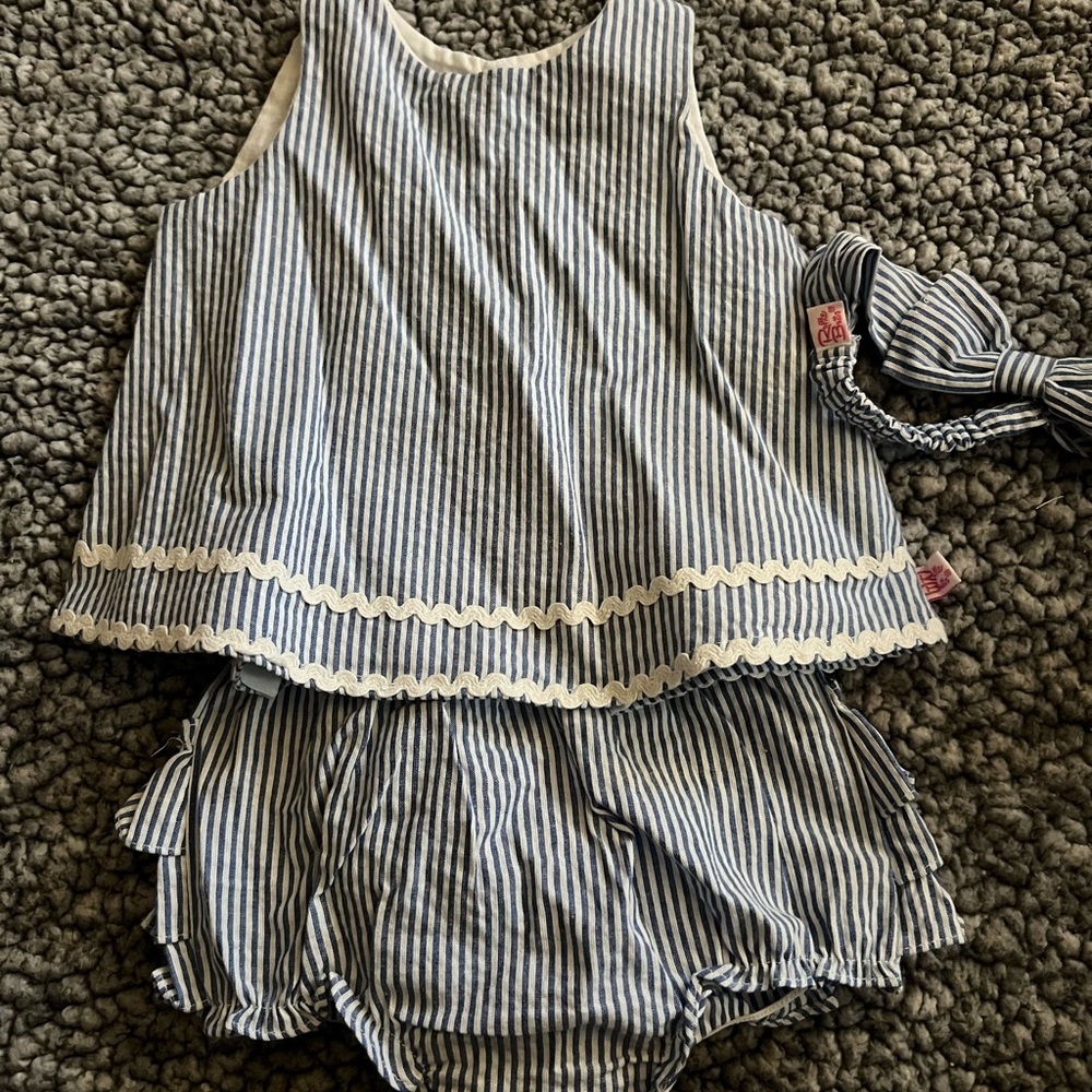Ruffle Butts 6-12 months blue/white seersucker open back top bloomers, hair bow